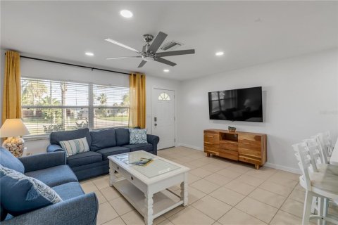 House in New Smyrna Beach, Florida 2 bedrooms, 109.16 sq.m. № 1873915 - photo 7