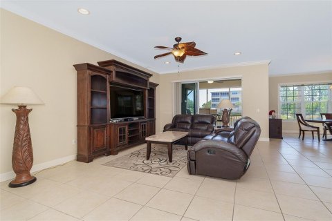 House in Englewood, Florida 3 bedrooms, 191.94 sq.m. № 2103120 - photo 9