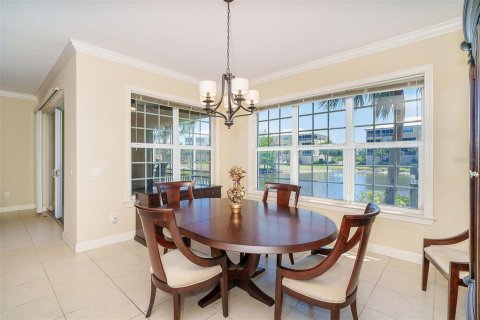 House in Englewood, Florida 3 bedrooms, 191.94 sq.m. № 2103120 - photo 11