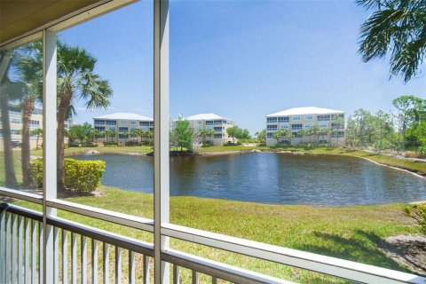 House in Englewood, Florida 3 bedrooms, 191.94 sq.m. № 2103120 - photo 22