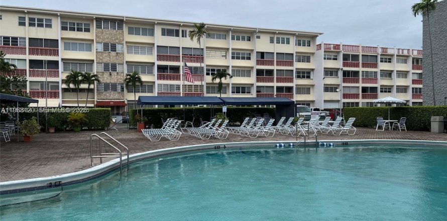 Condo à Hallandale Beach, Floride, 1 chambre  № 2153757