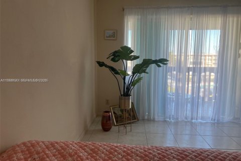 Copropriété à louer à Hallandale Beach, Floride: 1 chambre № 2153757 - photo 8