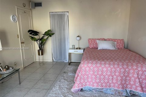 Copropriété à louer à Hallandale Beach, Floride: 1 chambre № 2153757 - photo 7