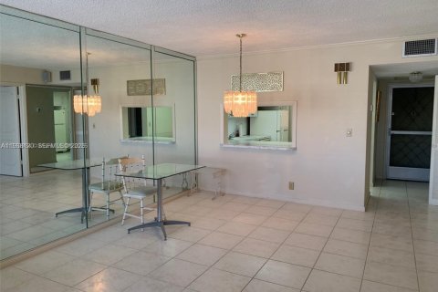 Copropriété à louer à Hallandale Beach, Floride: 1 chambre № 2153757 - photo 6