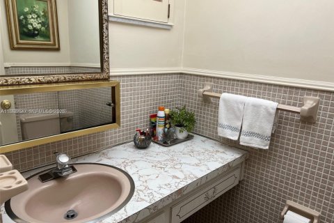 Copropriété à louer à Hallandale Beach, Floride: 1 chambre № 2153757 - photo 14