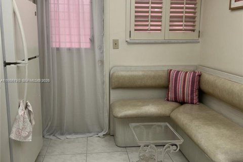Copropriété à louer à Hallandale Beach, Floride: 1 chambre № 2153757 - photo 13
