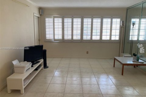 Copropriété à louer à Hallandale Beach, Floride: 1 chambre № 2153757 - photo 5