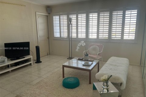 Copropriété à louer à Hallandale Beach, Floride: 1 chambre № 2153757 - photo 2