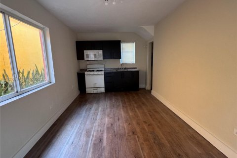 Casa en alquiler en Miami, Florida, 1 dormitorio, 55.74 m2 № 1990185 - foto 4