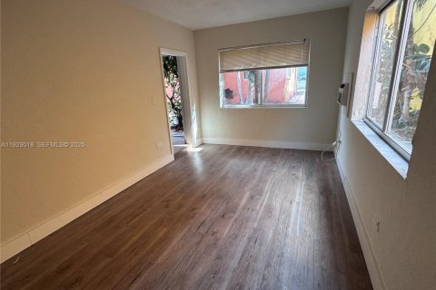 Casa en alquiler en Miami, Florida, 1 dormitorio, 55.74 m2 № 1990185 - foto 5