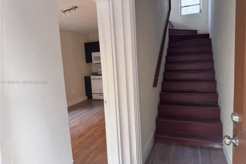 Casa en alquiler en Miami, Florida, 1 dormitorio, 55.74 m2 № 1990185 - foto 3