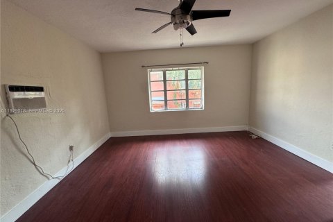 Casa en alquiler en Miami, Florida, 1 dormitorio, 55.74 m2 № 1990185 - foto 9