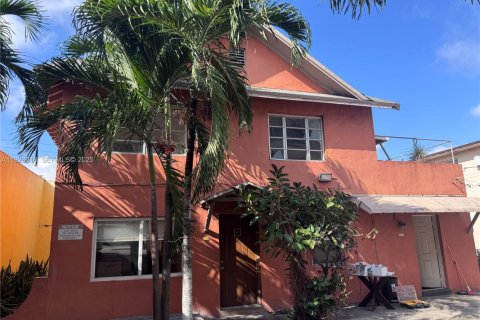 Casa en alquiler en Miami, Florida, 1 dormitorio, 55.74 m2 № 1990185 - foto 1