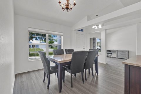 Casa en venta en Port St. Lucie, Florida, 4 dormitorios, 207.73 m2 № 2191124 - foto 16