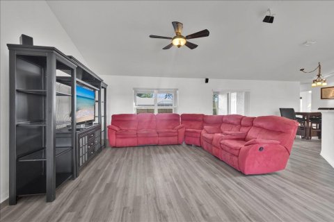 Casa en venta en Port St. Lucie, Florida, 4 dormitorios, 207.73 m2 № 2191124 - foto 23