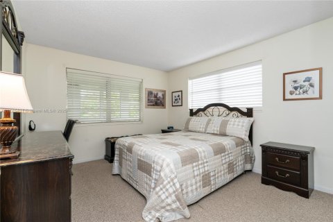 Condo in Deerfield Beach, Florida, 2 bedrooms  № 1868494 - photo 12