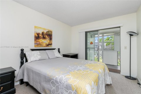 Condo in Deerfield Beach, Florida, 2 bedrooms  № 1868494 - photo 15