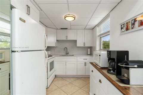 Condo in Deerfield Beach, Florida, 2 bedrooms  № 1868494 - photo 8