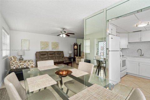 Condo in Deerfield Beach, Florida, 2 bedrooms  № 1868494 - photo 5