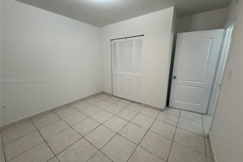 Снять в аренду квартиру в Майами, Флорида 2 спальни, 1707.17м2, № 1992712 - фото 17