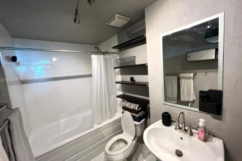 Apartment in Miami, Florida 1 bedroom, 55.93 sq.m. № 2041132 - photo 20