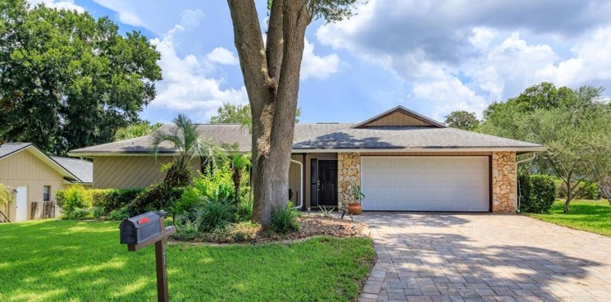 Villa ou maison à Longwood, Floride 4 chambres, 183.39 m2 № 2231178