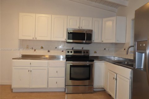 Commercial property in Miami, Florida 2 bedrooms, 121.79 sq.m. № 2086631