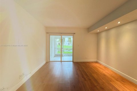 Condo in Weston, Florida, 1 bedroom  № 1922259 - photo 11