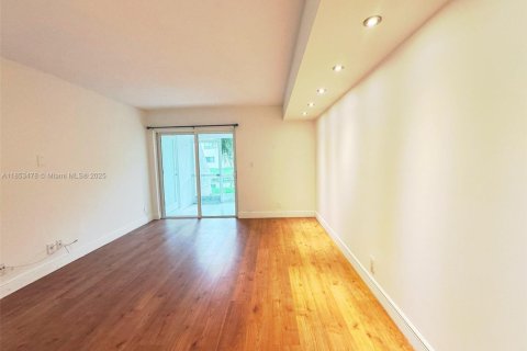 Condo in Weston, Florida, 1 bedroom  № 1922259 - photo 10