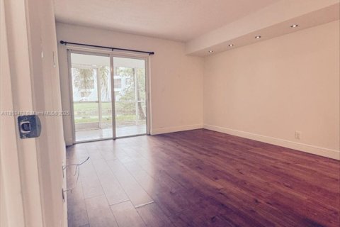 Condo in Weston, Florida, 1 bedroom  № 1922259 - photo 5