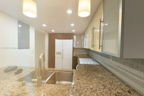 Condo in Weston, Florida, 1 bedroom  № 1922259 - photo 12