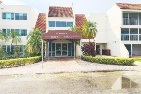 Condo in Weston, Florida, 1 bedroom  № 1922259 - photo 14