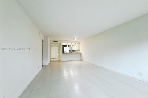 Condo in Weston, Florida, 1 bedroom  № 1922259 - photo 9