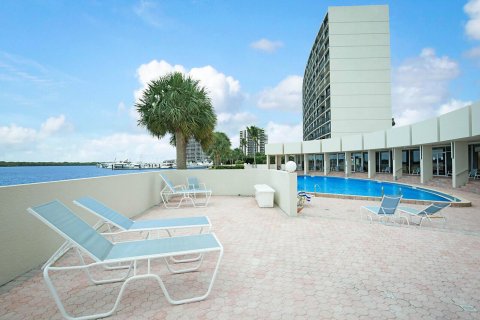 Condo in North Palm Beach, Florida, 2 bedrooms  № 1044083 - photo 1