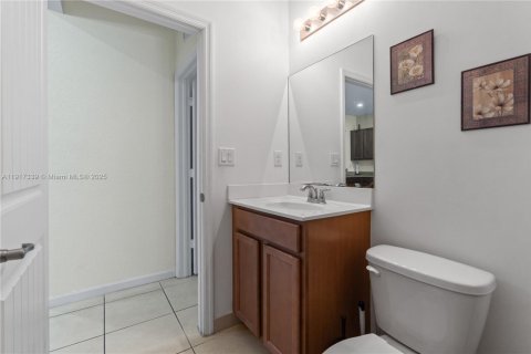 Купить виллу или дом в Майами, Флорида 8 комнат, 195.75м2, № 1972914 - фото 1