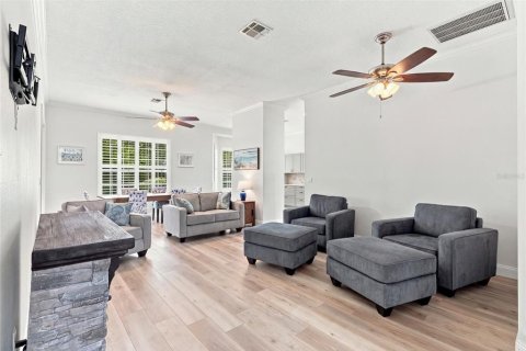 House in New Port Richey, Florida 2 bedrooms, 143.35 sq.m. № 2203406 - photo 9