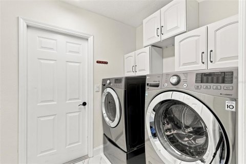 House in New Port Richey, Florida 2 bedrooms, 143.35 sq.m. № 2203406 - photo 19