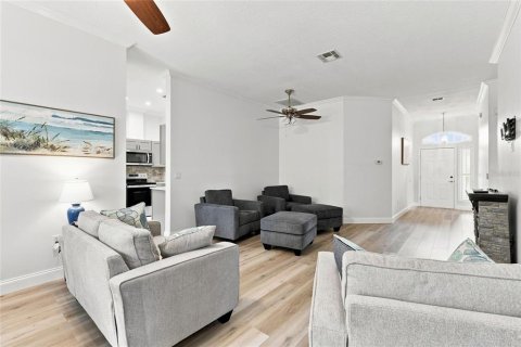 House in New Port Richey, Florida 2 bedrooms, 143.35 sq.m. № 2203406 - photo 7