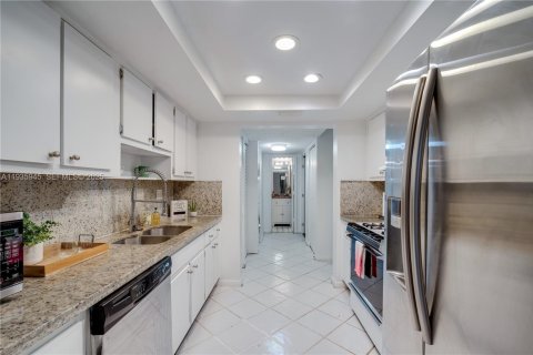 House in Miami, Florida 3 bedrooms, 136.1 sq.m. № 1994055 - photo 5