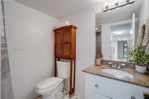 House in Miami, Florida 3 bedrooms, 136.1 sq.m. № 1994055 - photo 13