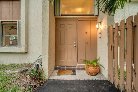 House in Miami, Florida 3 bedrooms, 136.1 sq.m. № 1994055 - photo 3