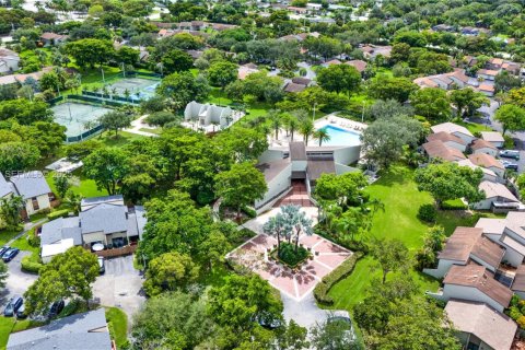 House in Miami, Florida 3 bedrooms, 136.1 sq.m. № 1994055 - photo 29