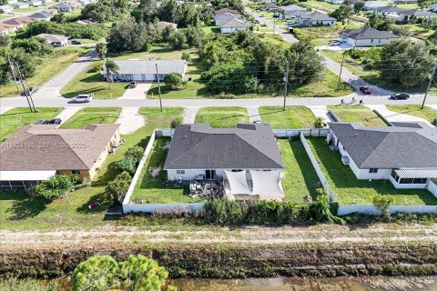 Casa en alquiler en Lehigh Acres, Florida, 3 dormitorios № 1982412 - foto 2