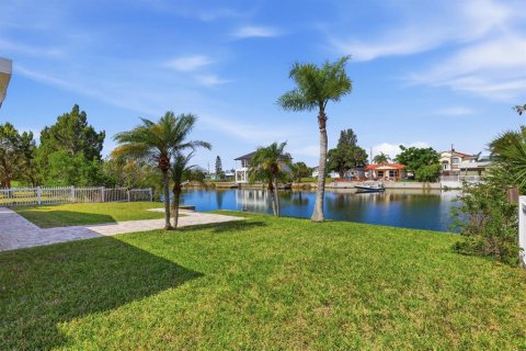 Casa en venta en Hernando Beach, Florida, 2 dormitorios, 101.45 m2 № 2107364 - foto 4