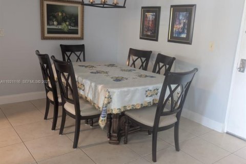 Condominio en venta en Miami, Florida, 3 dormitorios, 117.61 m2 № 1976415 - foto 4