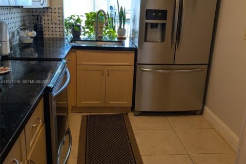 Condominio en venta en Miami, Florida, 3 dormitorios, 117.61 m2 № 1976415 - foto 2