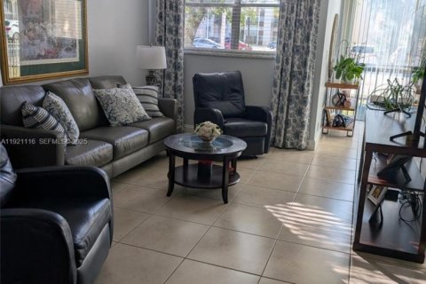 Condominio en venta en Miami, Florida, 3 dormitorios, 117.61 m2 № 1976415 - foto 1