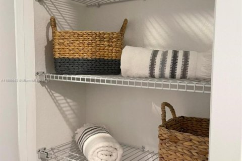 Touwnhouse à louer à Homestead, Floride: 4 chambres, 127.65 m2 № 1929292 - photo 17