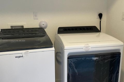 Touwnhouse à louer à Homestead, Floride: 4 chambres, 127.65 m2 № 1929292 - photo 14