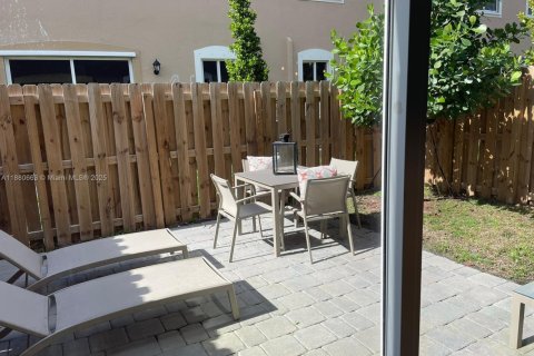 Touwnhouse à louer à Homestead, Floride: 4 chambres, 127.65 m2 № 1929292 - photo 4